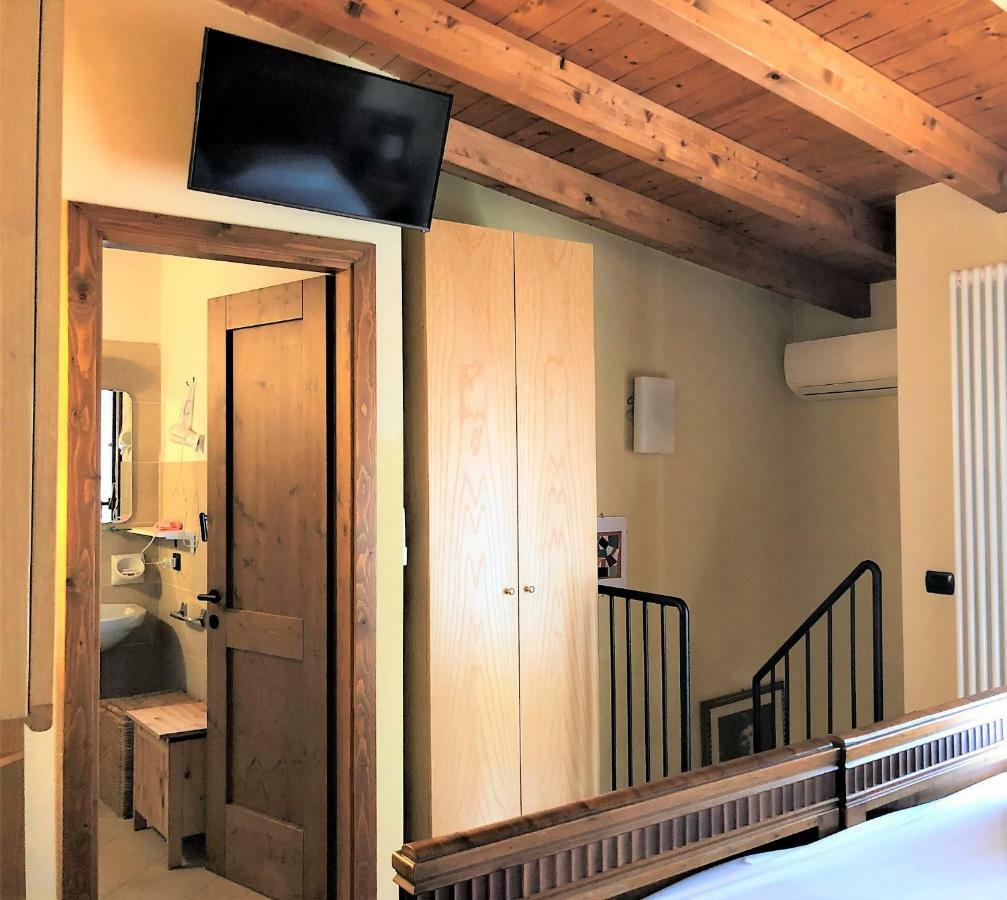 Desenzanoloft Official Partner Marriott Homes & Villas -Penthouse Never Say Never Sirmione Castle View Exterior photo