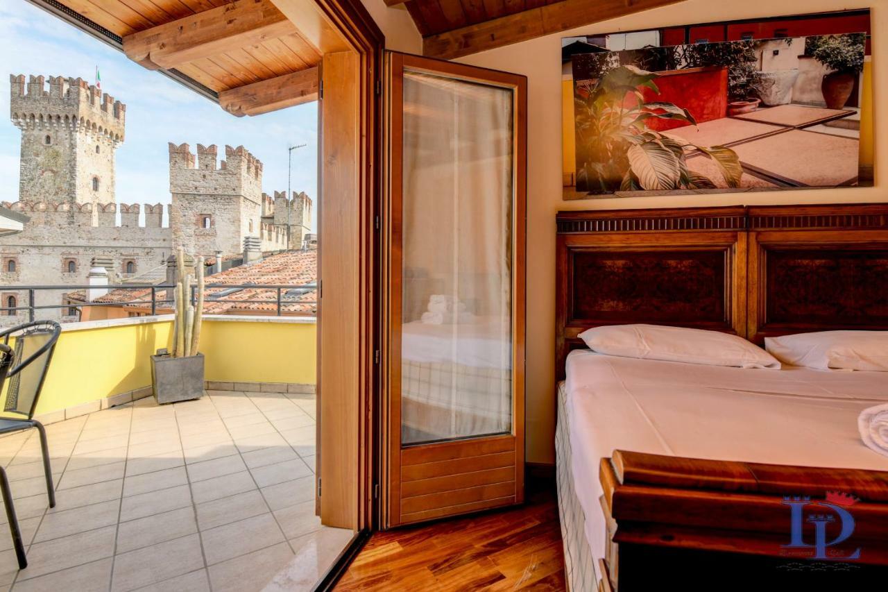 Desenzanoloft Official Partner Marriott Homes & Villas -Penthouse Never Say Never Sirmione Castle View Exterior photo